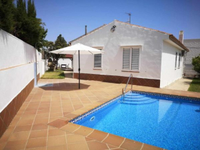 Villa de una planta con piscina, ideal familias